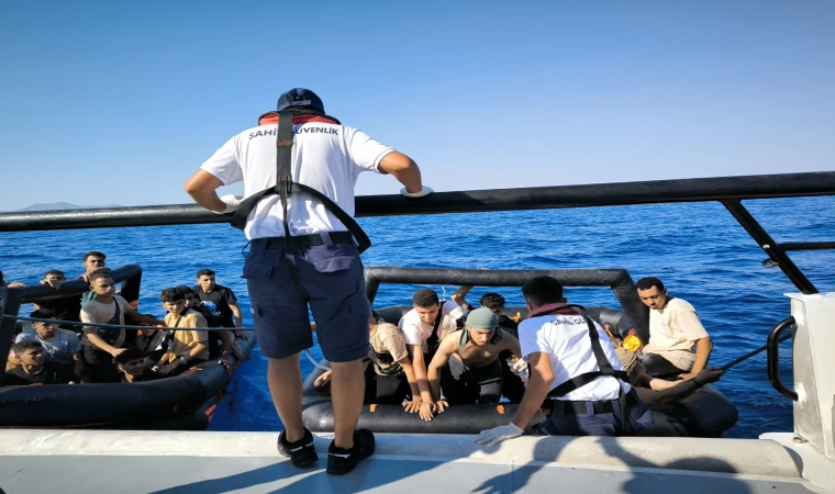 Datça açıklarında 50 düzensiz göçmen yakalandı