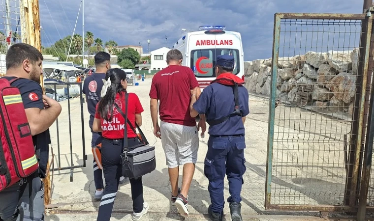 DATÇA AÇIKLARINDA RAHATSIZLANAN ŞAHIS TIBBİ TAHLİYE İLE KARAYA ÇIKARILDI