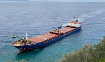 KURU YÜK GEMİSİ DATÇA'DA KA­RA­YA OTUR­DU