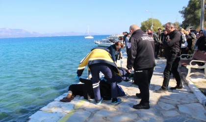 Hatıra fotoğrafı çekilmek isterken denize düşen iki kadın tedavi altına alındı