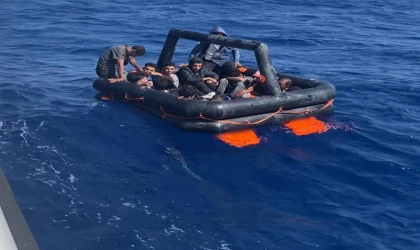 Yu­na­nis­tan’ın Tür­ki­ye ka­ra­su­la­rı­na it­ti­ği 71 dü­zen­siz göç­men kur­ta­rıl­dı