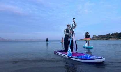 DATÇA’DA İLK KOSTÜMLÜ PADDLEBOARD ETKİNLİĞİ DÜZENLENDİ