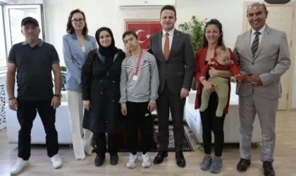 TÜRKİYE ŞAMPİYONU AZİZ CAN AYDOĞAN’DAN İL MİLLİ EĞİTİM MÜDÜRÜ EMRE ÇAY’A ZİYARET