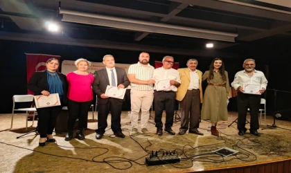 AŞIK MAHZUNİ ŞERİF İÇİN ANMA ETKİNLİĞİ DÜZENLENDİ