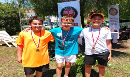 DATÇALI MİNİK TENİSÇİLER GÖCEK TURNUVASINDA ŞAMPİYON OLDU