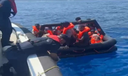 DATÇA AÇIKLARINDA 22 DÜZENSİZ GÖÇMEN KURTARILDI