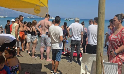 DENİZDE FENALAŞTI, YOĞUN BAKIMDA TEDAVİ GÖRÜYOR