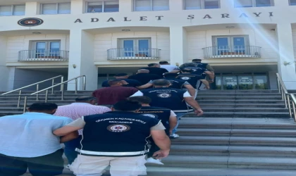 GÖÇMEN KAÇAKÇILIĞINA DARBE 7 ORGANİZATÖR TUTUKLANDI