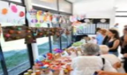 ALZHEİMER HASTALARININ ÜRÜNLERİ “SEVGİYLE ÜRETİYORUM” SERGİSİNDE BULUŞTU