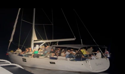 DATÇA AÇIKLARINDA UMUT OPERASYONU 56 GÖÇMEN KURTARILDI