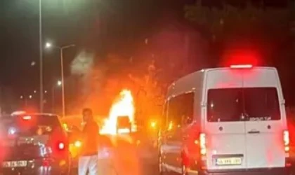 SEYİR HALİNDEKİ CİP ALEV ALDI: SÜRÜCÜ SON ANDA KURTULDU