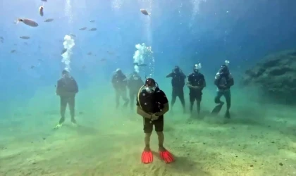 SU ALTINDA TOPLU NAMAZ: DALGIÇLARDAN FARKINDALIK ETKİNLİĞİ