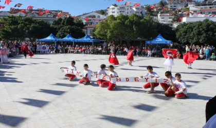 DATÇA’DA CUMHURİYET BAYRAMI : ŞİİRLE, DANSLA, HEP BİRLİKTE