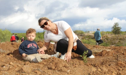 DATÇA’DA 11 KASIM MİLLİ AĞAÇLANDIRMA GÜNÜ’NDE 300 FİDAN TOPRAKLA BULUŞTU