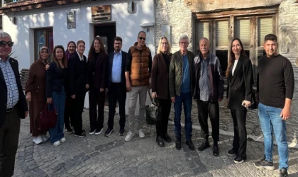 AK Parti Heyeti Datça’da Şehit Ailesini Ziyaret Etti, Vatandaş ve Esnafla Buluştu