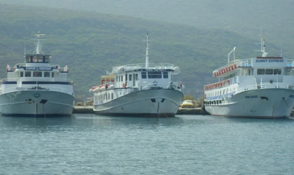 YAZ YOĞUNLUĞU FERİBOT SEFERLERİNİ ARTIRDI: BODRUM-DATÇA HATTINDA GÜNLÜK SEFER SAYISI 4'E ÇIKARILDI